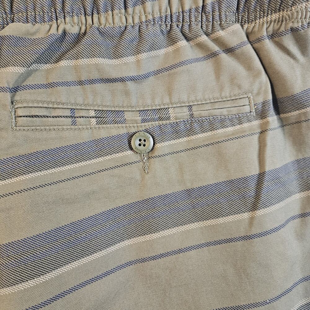 LL Bean Shorts Mens XXL Green Classic Fit Chino Dock 8" Inseam Drawstring Casual - Picture 3 of 4